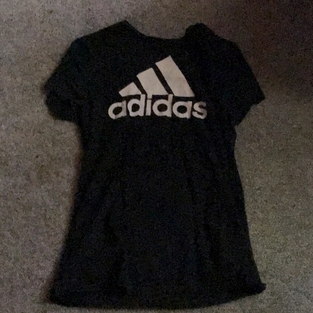 Doesnt fit me Adidas black shirt 100% cotton